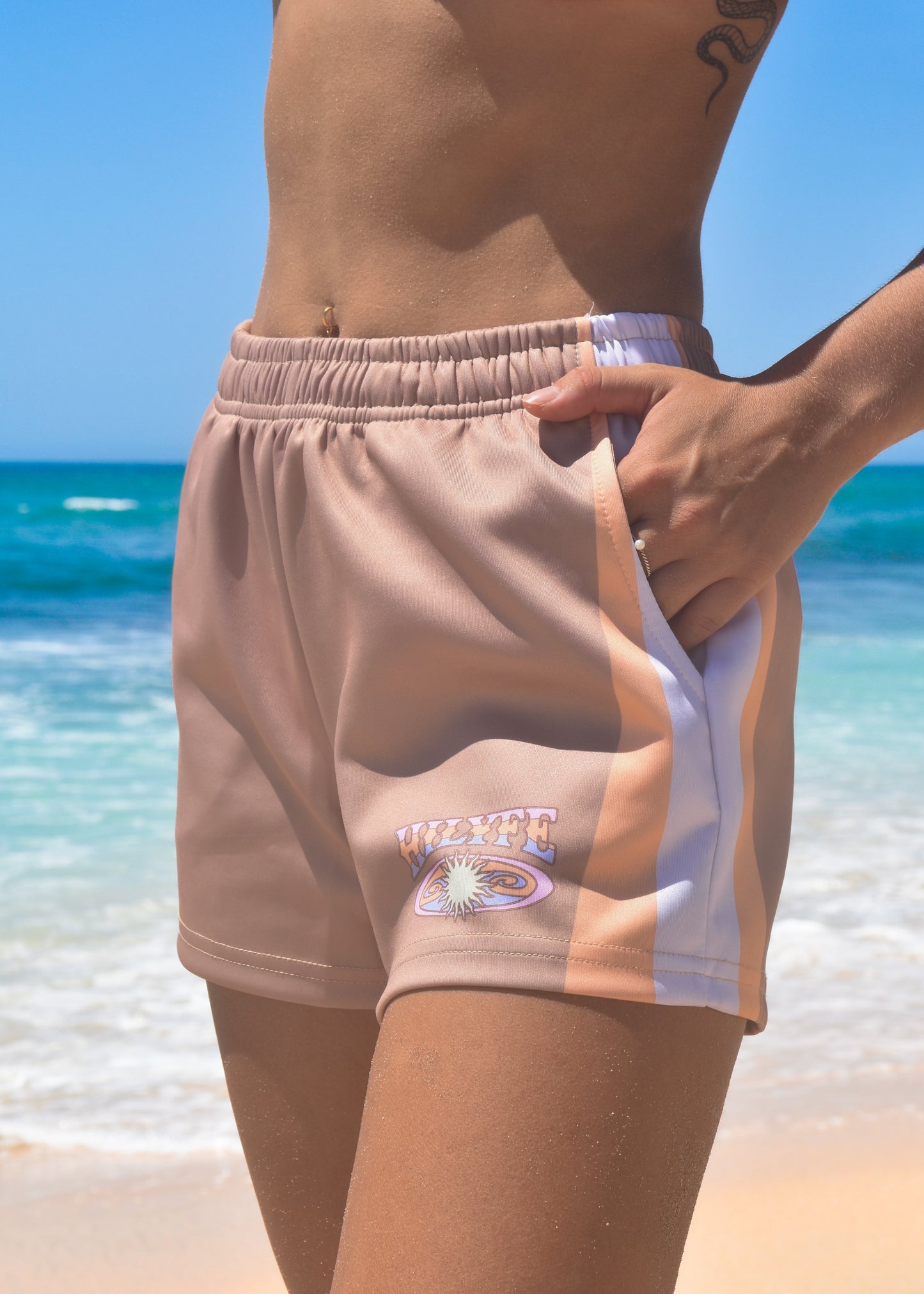 SUNDAZE SHORTS SAND