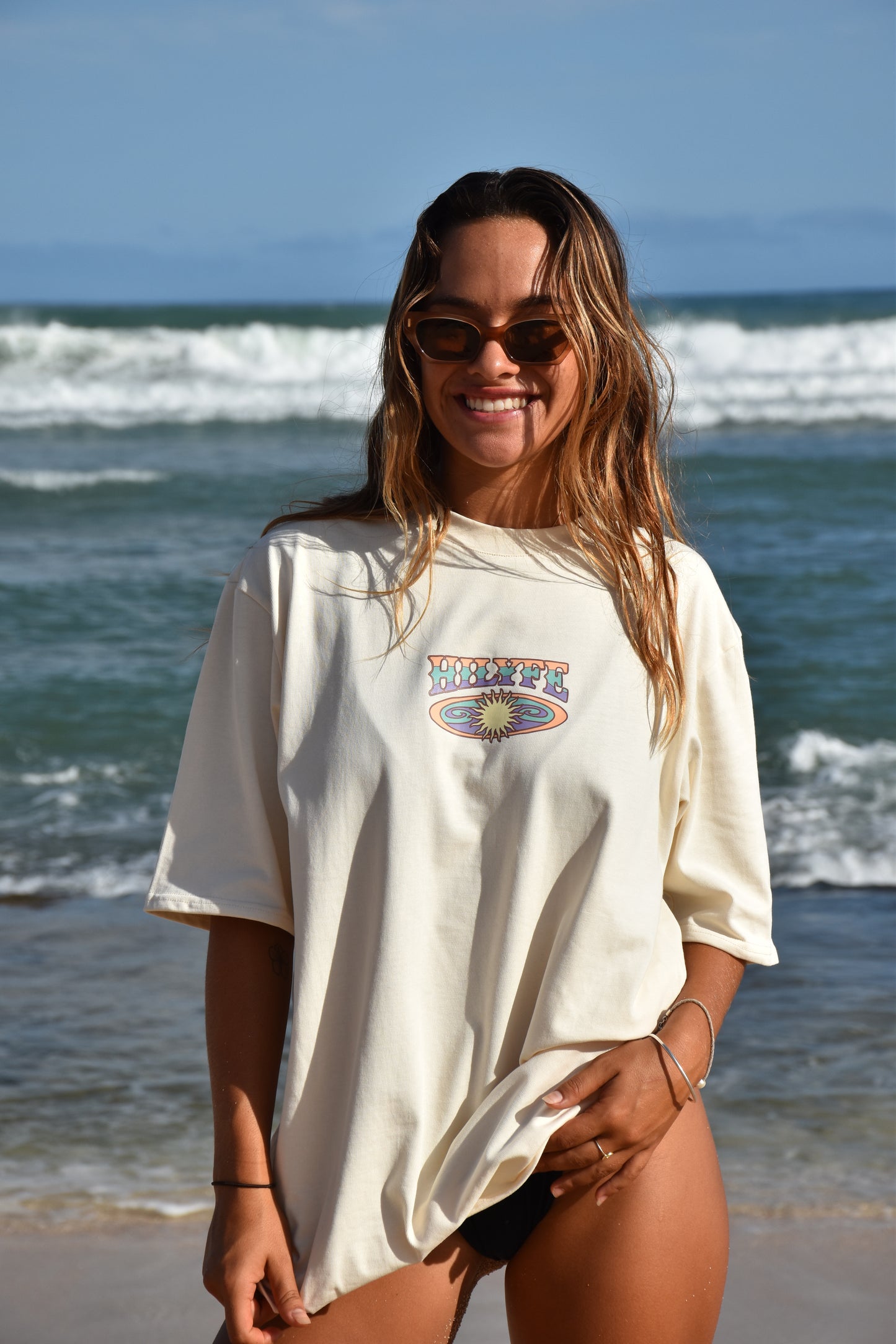SUNDAZE TEE SAND